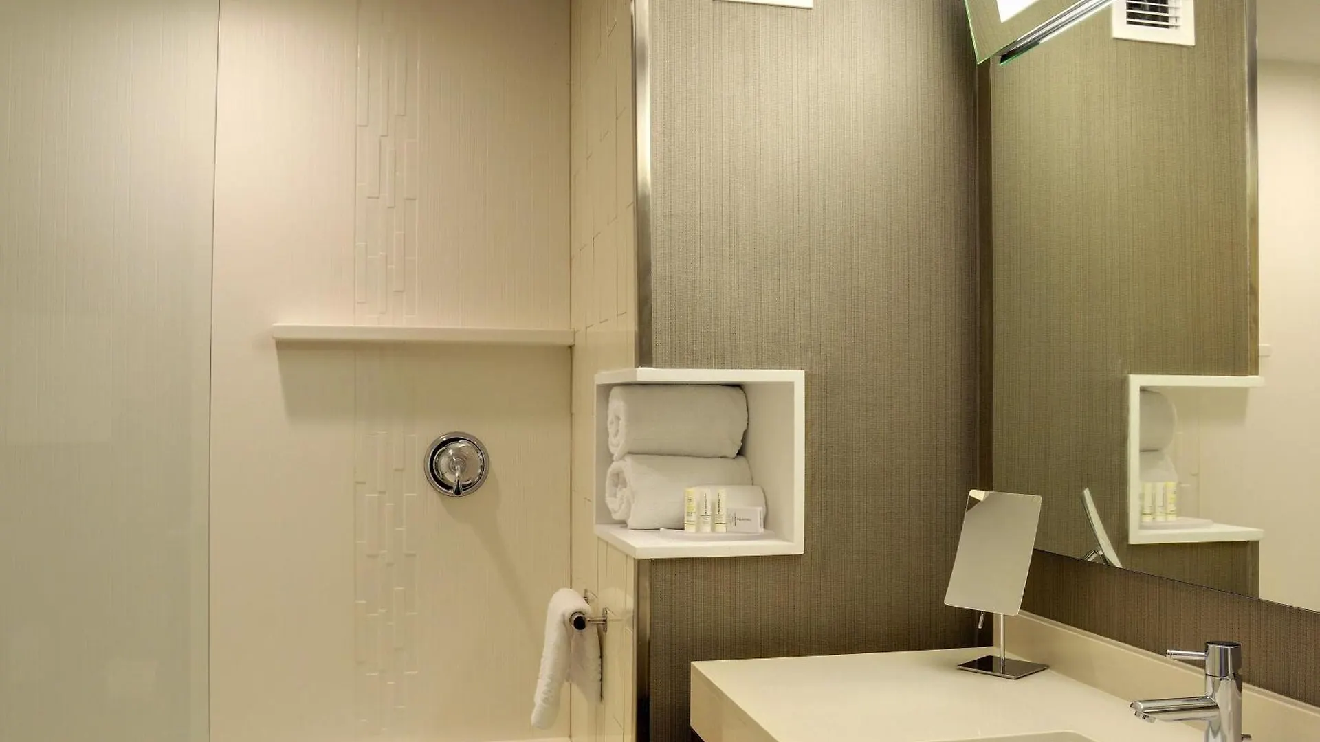 Courtyard By Marriott Columbus Osu Hotel